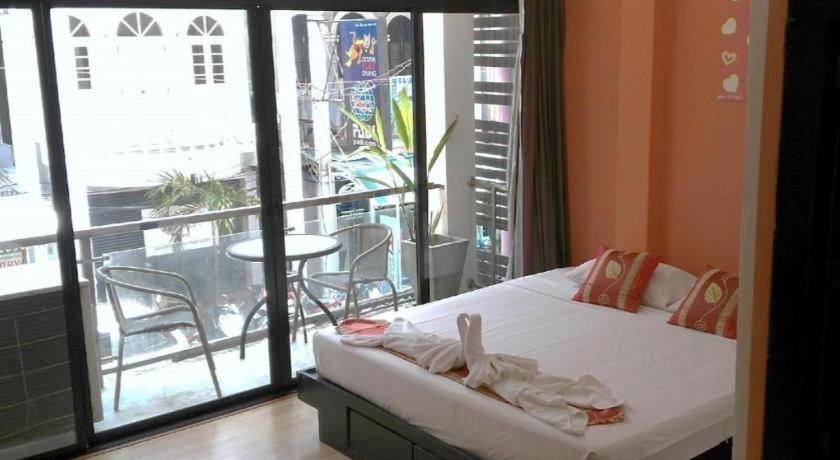 Long Beach Hotel Patong Exterior photo